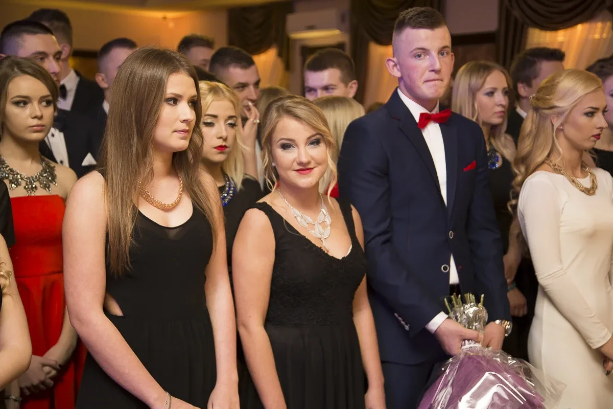 Podróż w czasie. Studniówka "Kopernika" (zdjęcia, wideo)