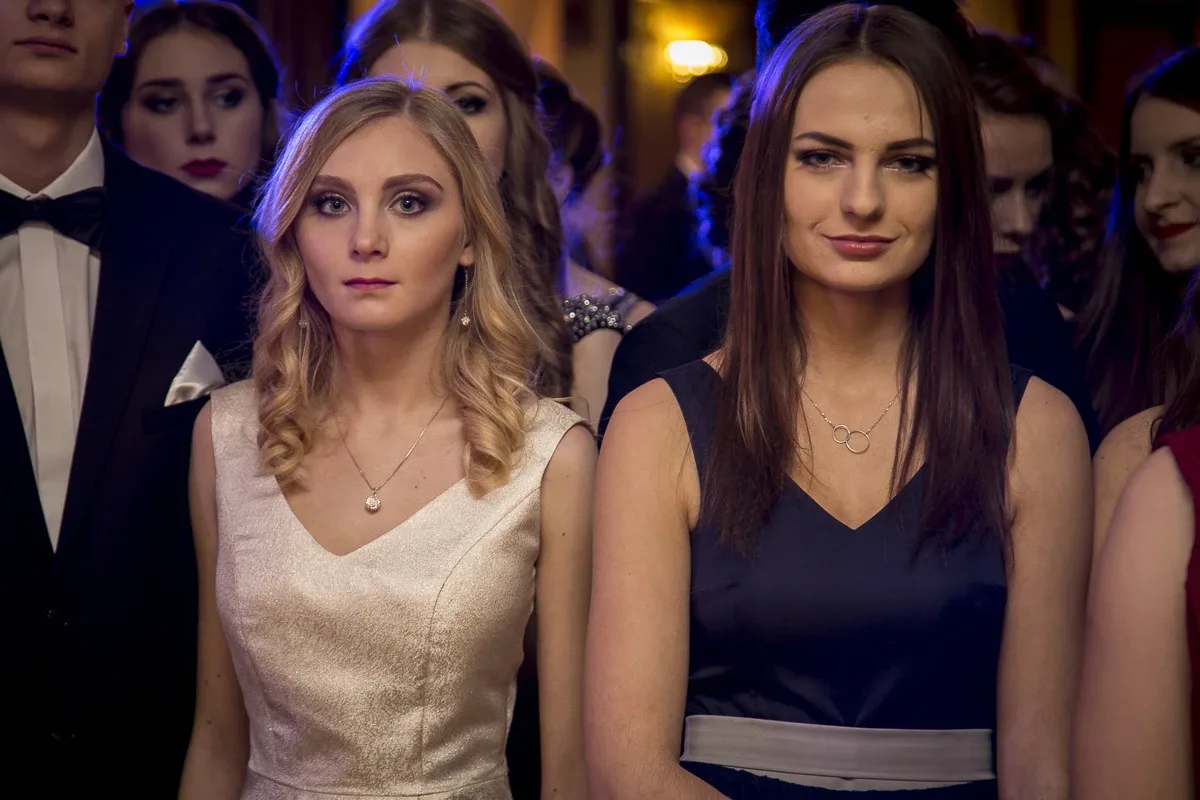 Podróż w czasie. Studniówka "Kopernika" (zdjęcia, wideo)