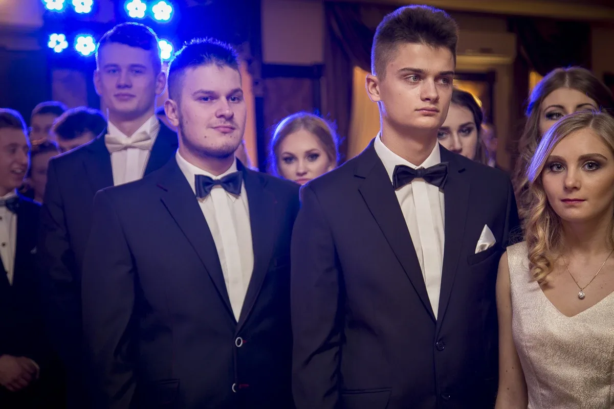Podróż w czasie. Studniówka "Kopernika" (zdjęcia, wideo)