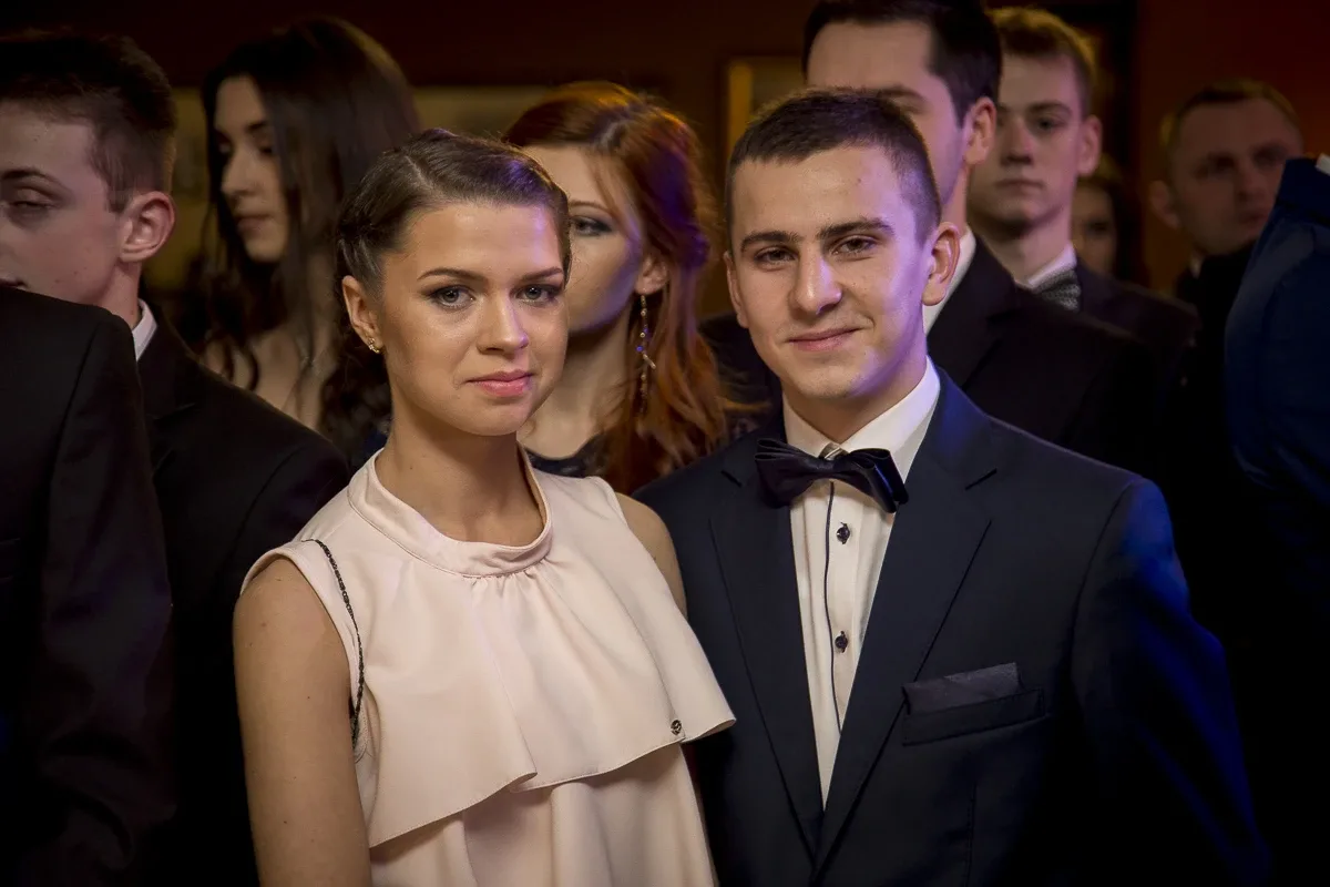 Podróż w czasie. Studniówka "Kopernika" (zdjęcia, wideo)