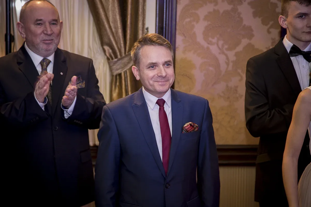 Podróż w czasie. Studniówka "Kopernika" (zdjęcia, wideo)