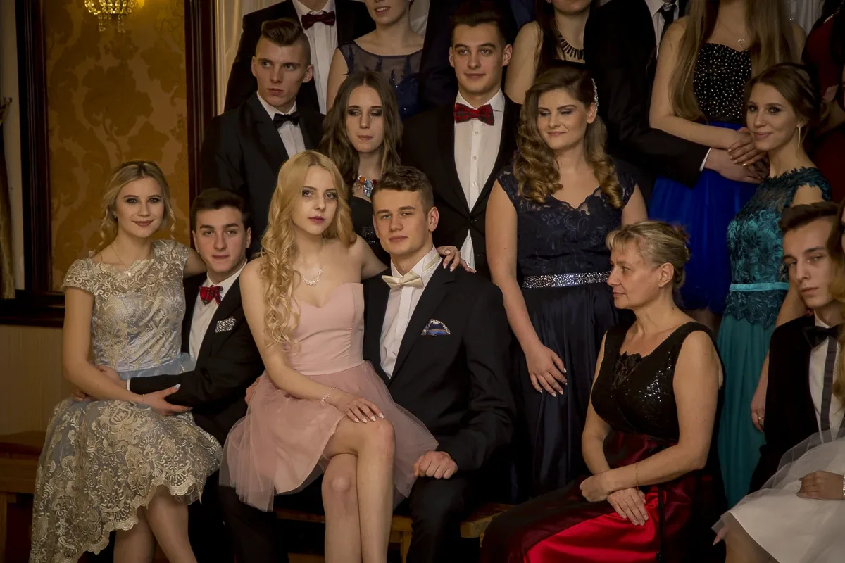 Podróż w czasie. Studniówka "Kopernika" (zdjęcia, wideo)