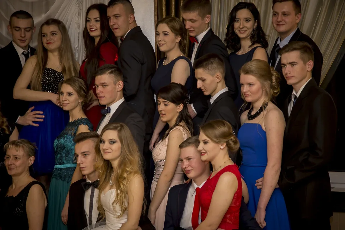 Podróż w czasie. Studniówka "Kopernika" (zdjęcia, wideo)