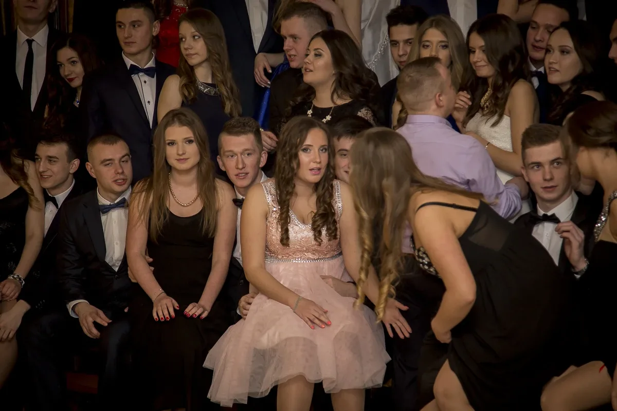 Podróż w czasie. Studniówka "Kopernika" (zdjęcia, wideo)