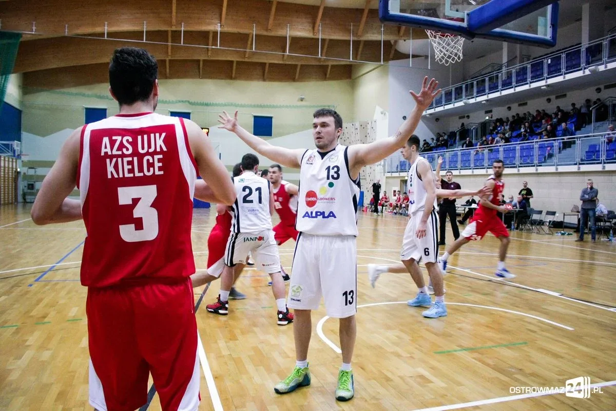 Przełamanie Sokoła w starciu z KU AZS UJK Kielce (zdjęcia)