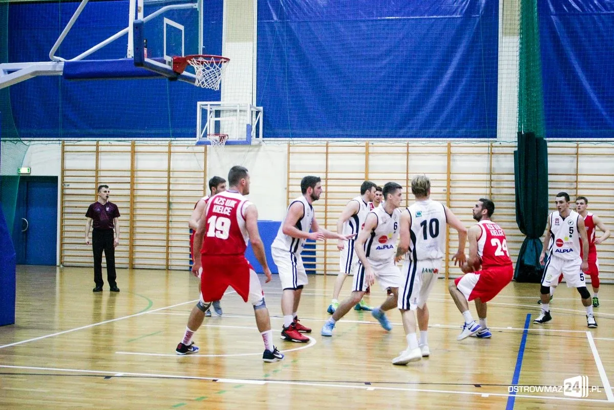 Przełamanie Sokoła w starciu z KU AZS UJK Kielce (zdjęcia)