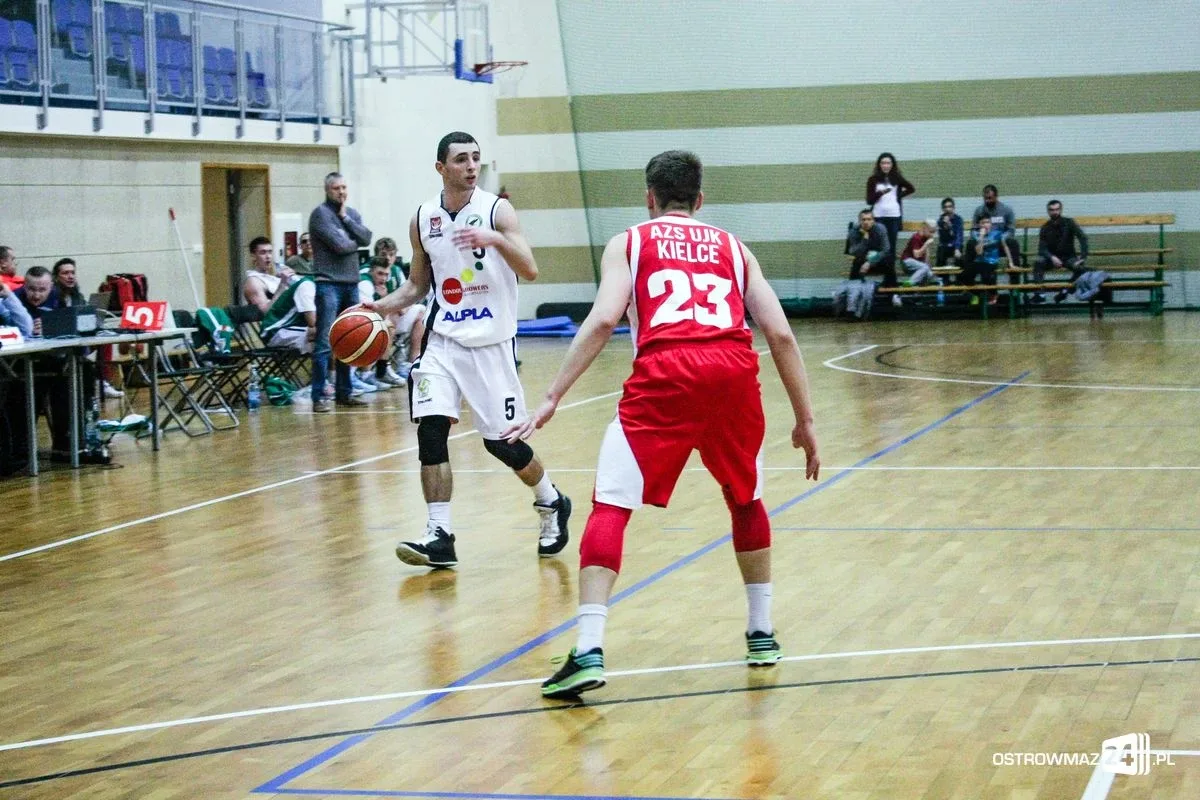 Przełamanie Sokoła w starciu z KU AZS UJK Kielce (zdjęcia)