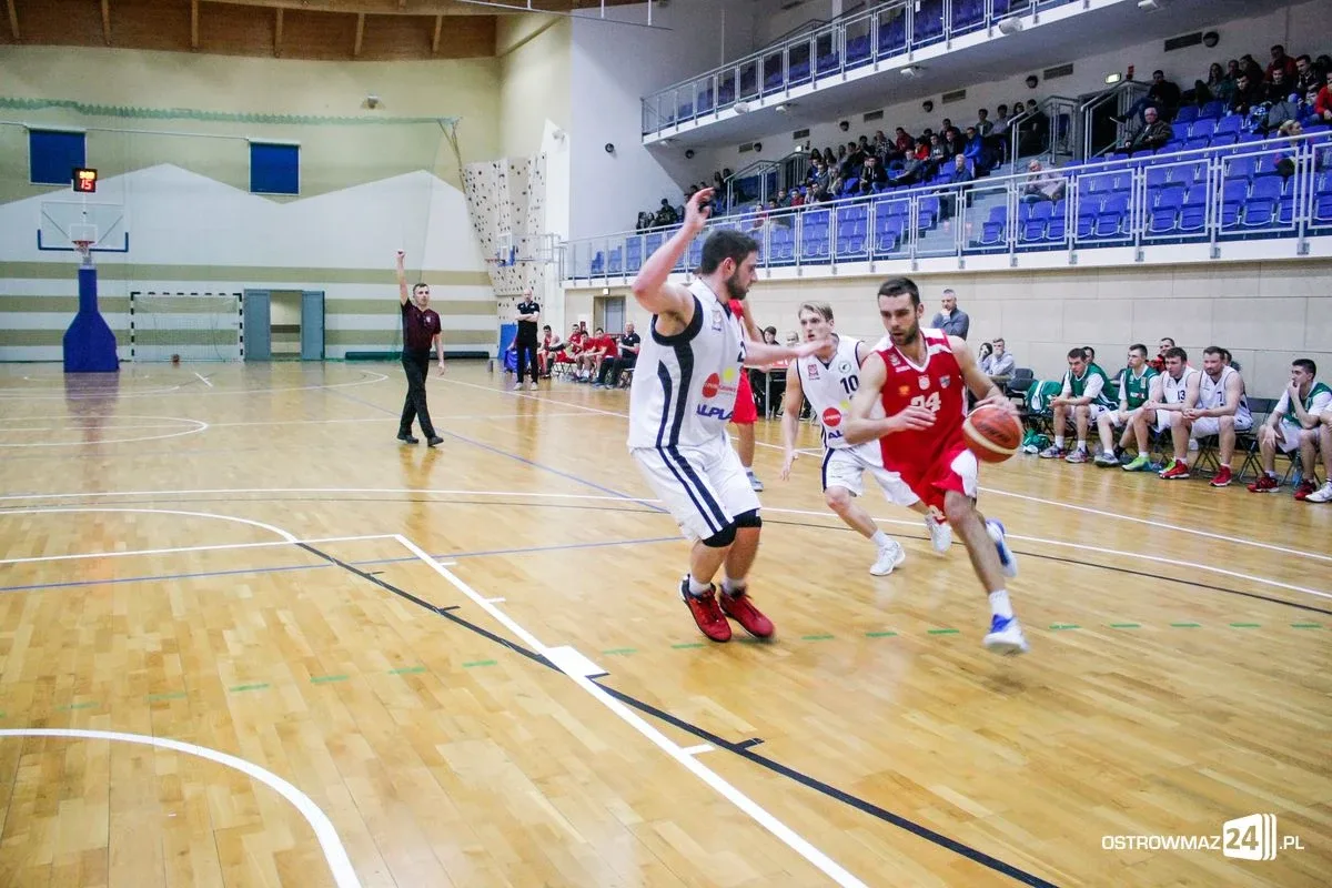 Przełamanie Sokoła w starciu z KU AZS UJK Kielce (zdjęcia)