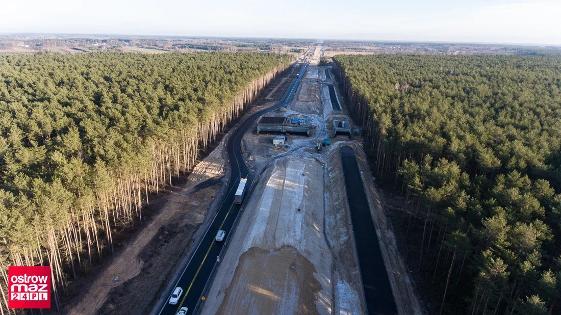 Budowa drogi ekspresowej S8 z lotu ptaka (zdjęcia, wideo)