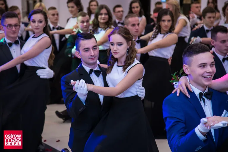 Studniówka ostrowskiego "Rubinka" (zdjęcia, wideo)