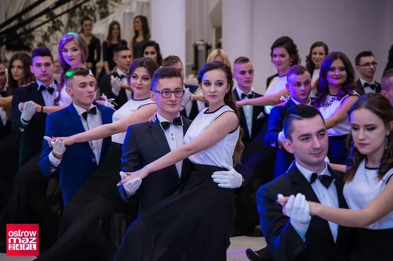 Studniówka ostrowskiego "Rubinka" (zdjęcia, wideo)