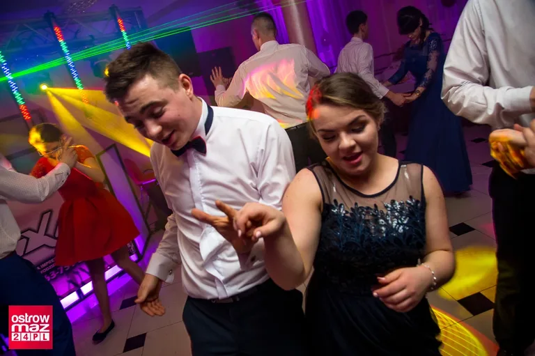 Studniówka ZS CKR w Starym Lubiejewie (zdjęcia, wideo)