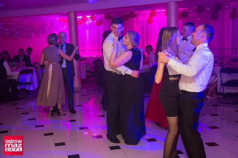 Studniówka ZS CKR w Starym Lubiejewie (zdjęcia, wideo)