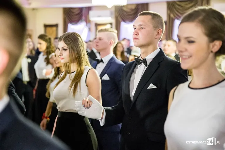 Podróż w czasie. Studniówka "Rubinka" (zdjęcia, wideo)