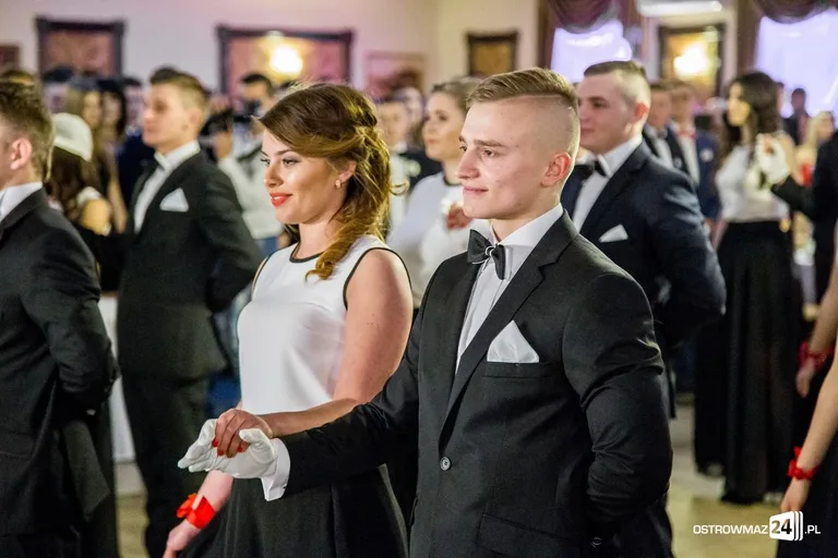 Podróż w czasie. Studniówka "Rubinka" (zdjęcia, wideo)