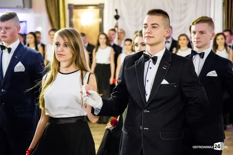 Podróż w czasie. Studniówka "Rubinka" (zdjęcia, wideo)