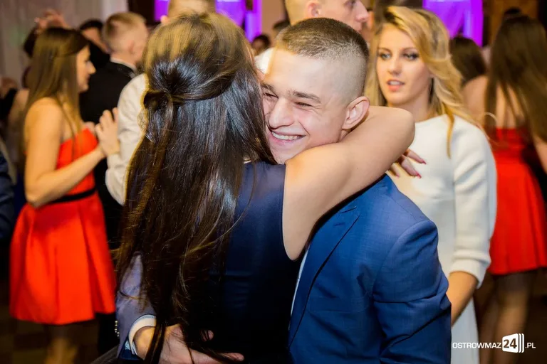 Podróż w czasie. Studniówka "Rubinka" (zdjęcia, wideo)