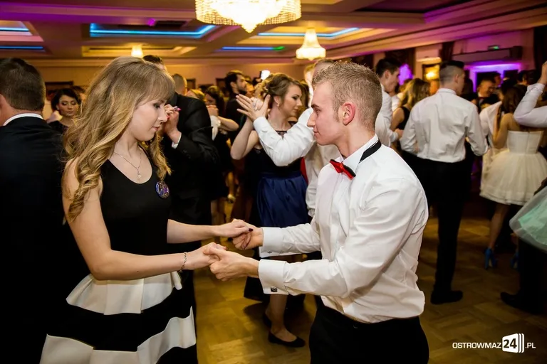 Podróż w czasie. Studniówka "Rubinka" (zdjęcia, wideo)