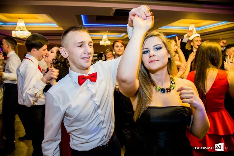 Podróż w czasie. Studniówka "Rubinka" (zdjęcia, wideo)