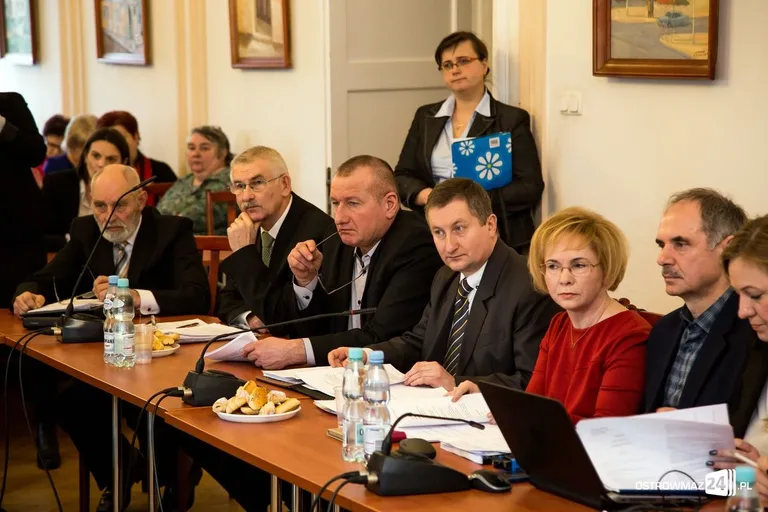 Przyjęto budżet na 2017 rok. Sesja ostrowskiej rady miasta (zdjęcia, wideo)