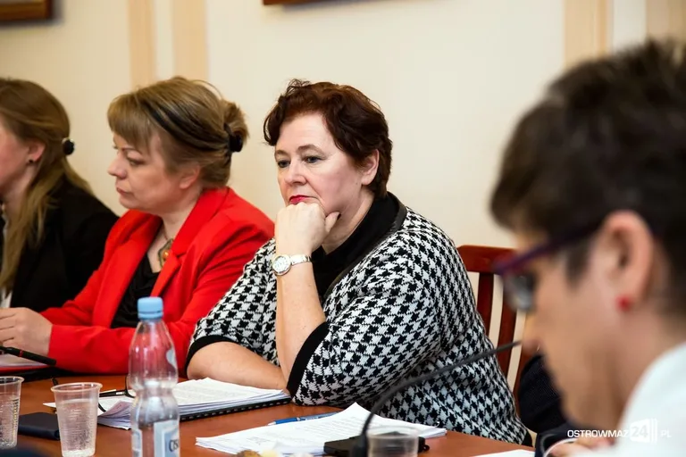 Przyjęto budżet na 2017 rok. Sesja ostrowskiej rady miasta (zdjęcia, wideo)