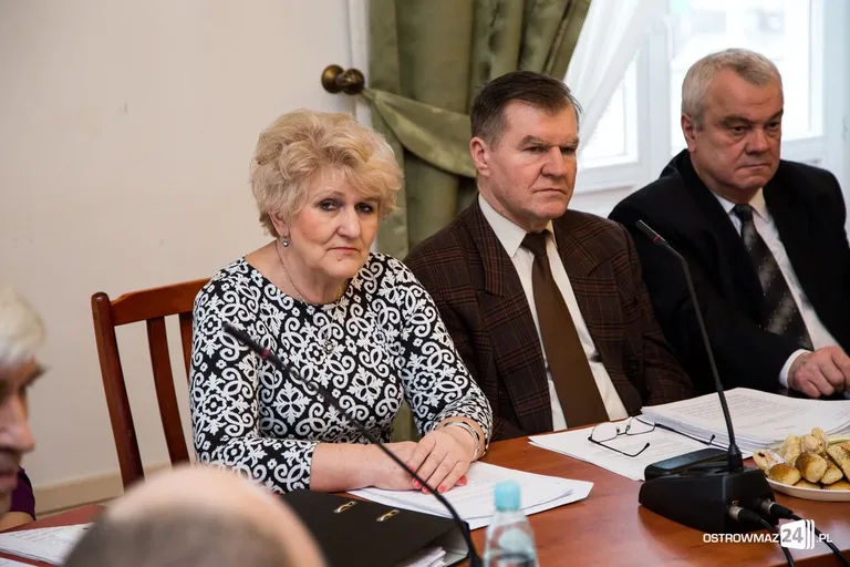 Przyjęto budżet na 2017 rok. Sesja ostrowskiej rady miasta (zdjęcia, wideo)