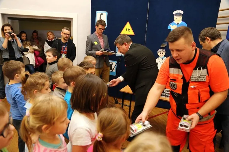 Kolejni uczniowie chcą być bezpieczni (zdjęcia, wideo)