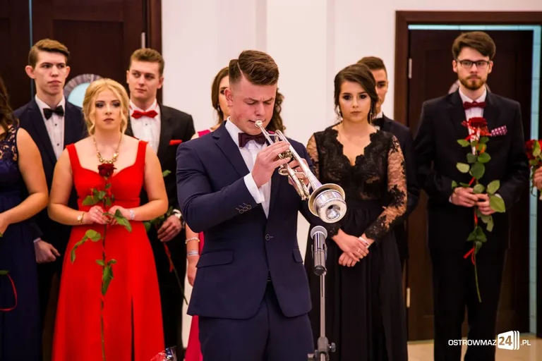 Studniówka LO im. Mikołaja Kopernika w Ostrowi Mazowieckiej (zdjęcia, wideo)