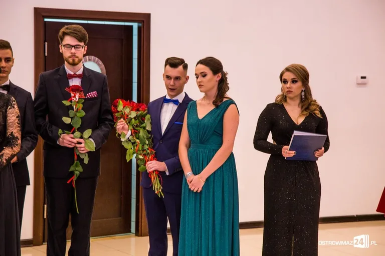 Studniówka LO im. Mikołaja Kopernika w Ostrowi Mazowieckiej (zdjęcia, wideo)