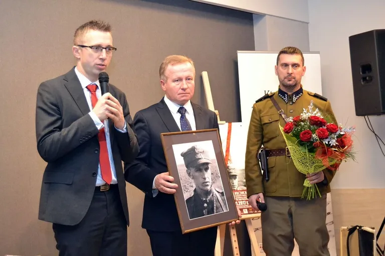 Upamiętnili porucznika "Orlicza" (zdjęcia)