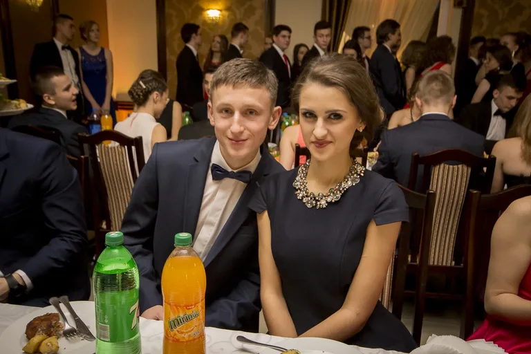 Podróż w czasie. Studniówka "Kopernika" (zdjęcia, wideo)