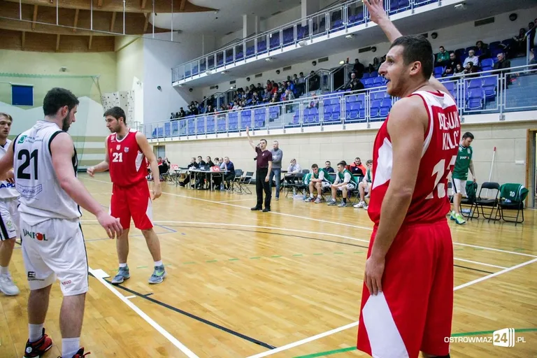 Przełamanie Sokoła w starciu z KU AZS UJK Kielce (zdjęcia)