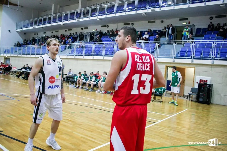 Przełamanie Sokoła w starciu z KU AZS UJK Kielce (zdjęcia)