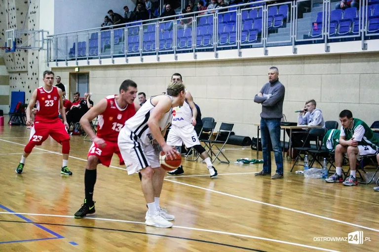 Przełamanie Sokoła w starciu z KU AZS UJK Kielce (zdjęcia)