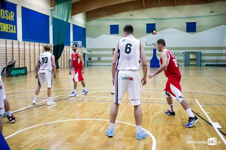 Przełamanie Sokoła w starciu z KU AZS UJK Kielce (zdjęcia)