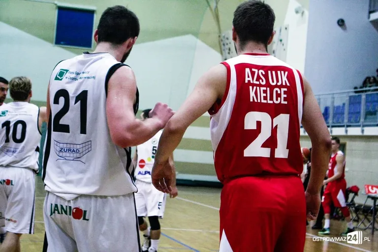 Przełamanie Sokoła w starciu z KU AZS UJK Kielce (zdjęcia)