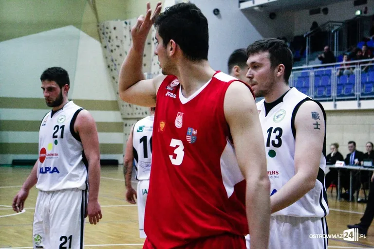 Przełamanie Sokoła w starciu z KU AZS UJK Kielce (zdjęcia)