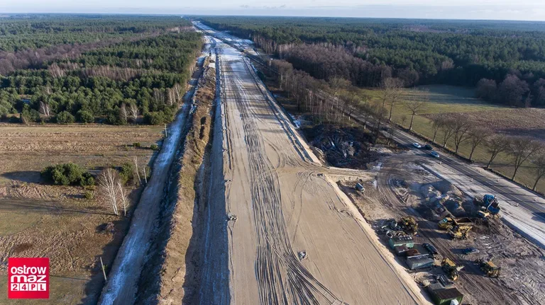 Budowa drogi ekspresowej S8 z lotu ptaka (zdjęcia, wideo)
