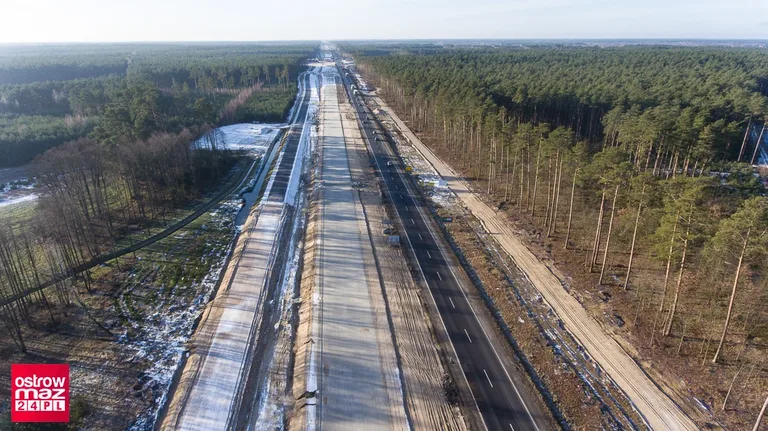 Budowa drogi ekspresowej S8 z lotu ptaka (zdjęcia, wideo)