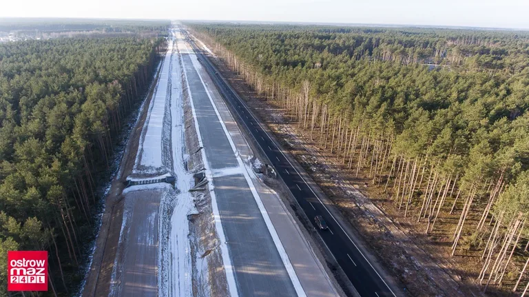 Budowa drogi ekspresowej S8 z lotu ptaka (zdjęcia, wideo)