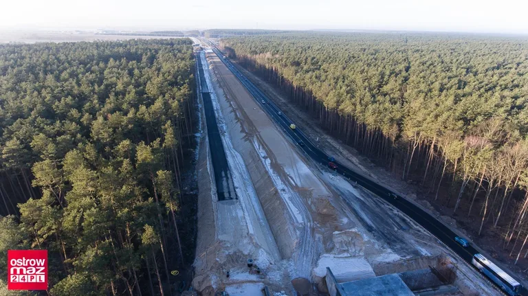 Budowa drogi ekspresowej S8 z lotu ptaka (zdjęcia, wideo)