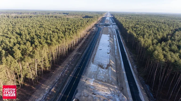 Budowa drogi ekspresowej S8 z lotu ptaka (zdjęcia, wideo)