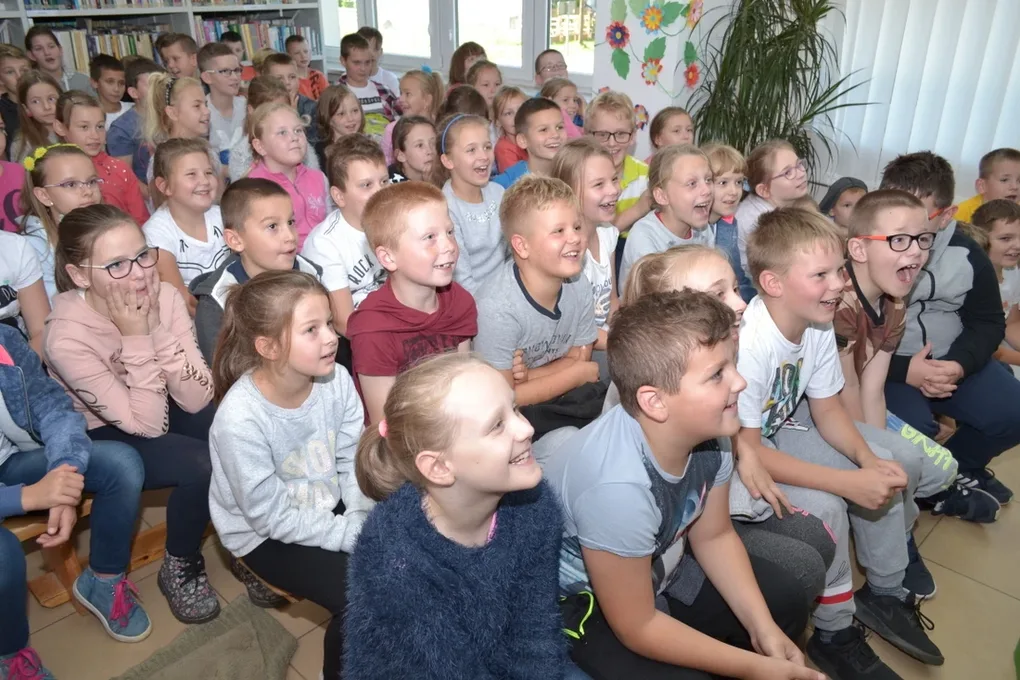 Burmistrz Marek Młyński czytał dzieciom (zdjęcia)