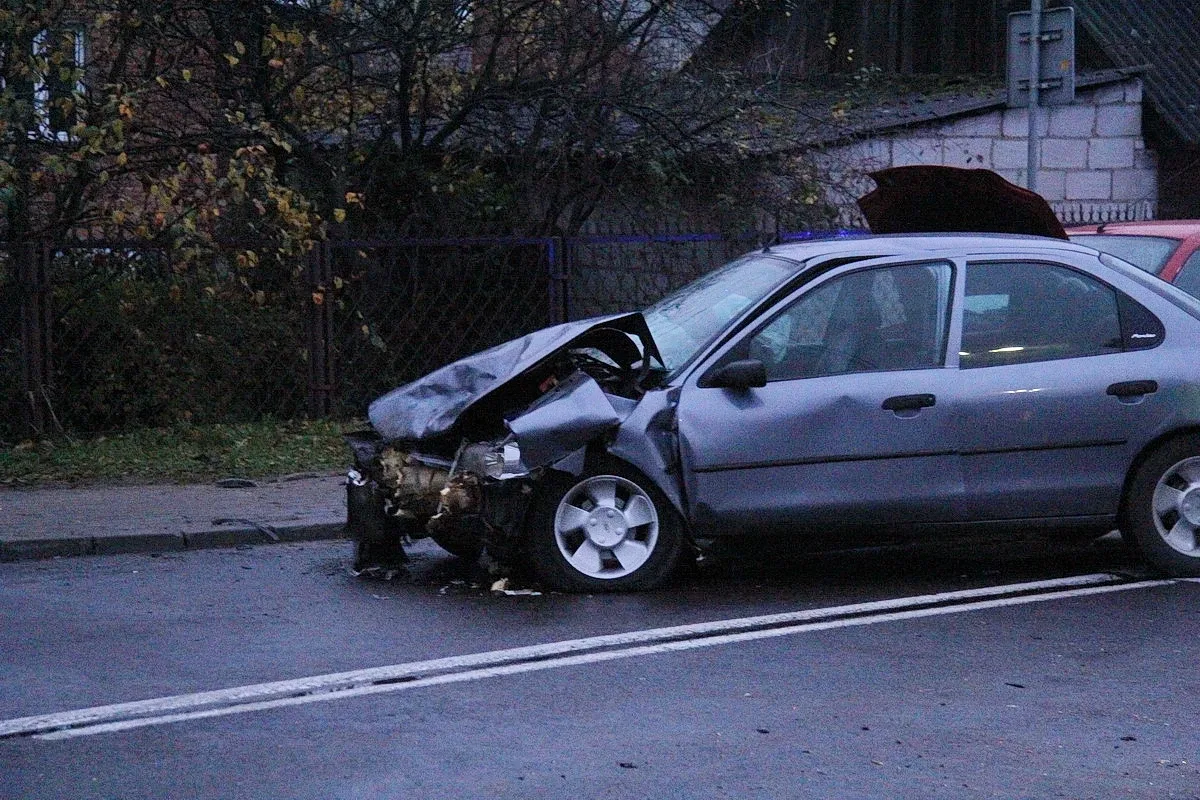 Zderzenie trzech aut na drodze wojewódzkiej nr 627 (zdjęcia)