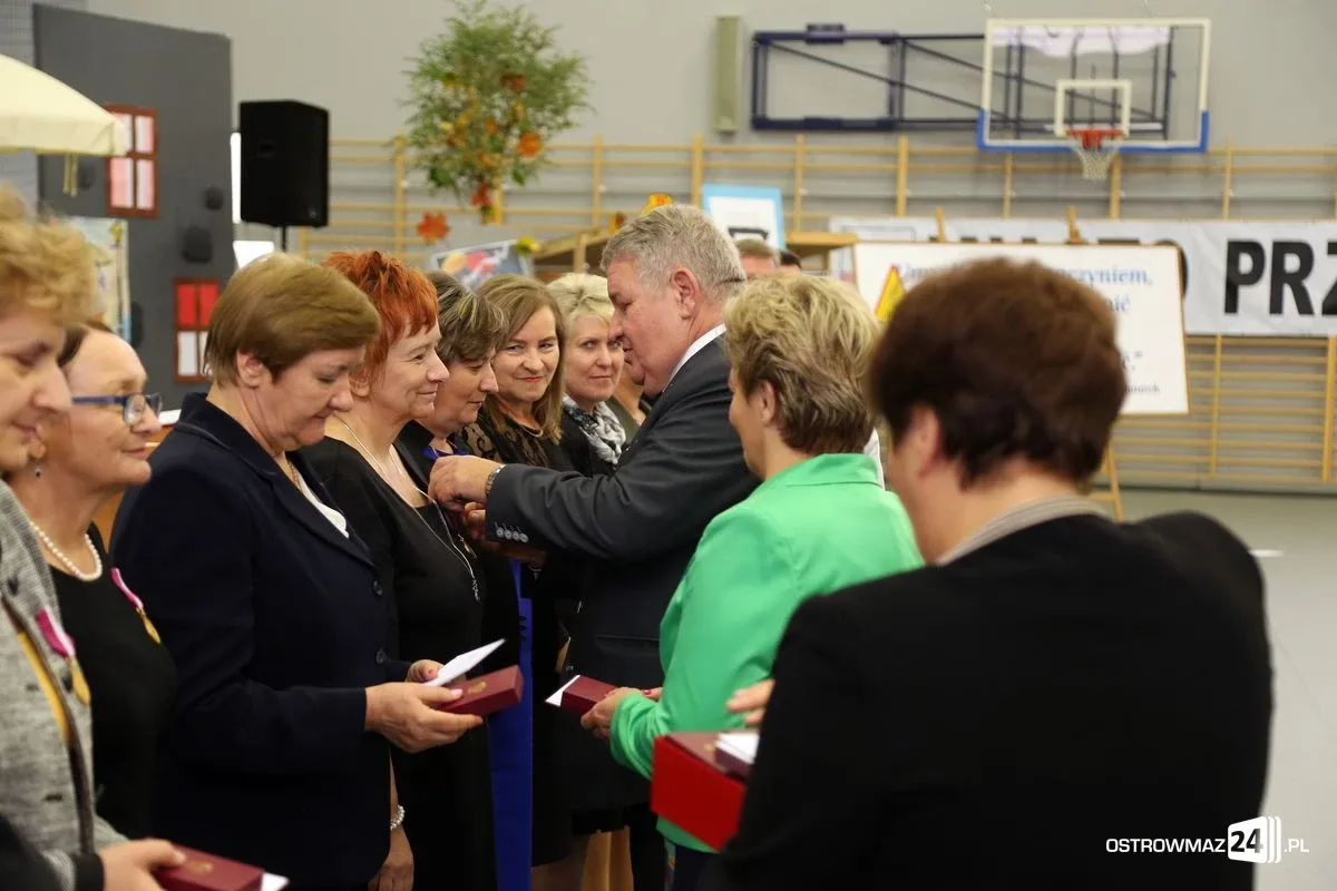 Uroczysta gala z okazji Dnia Edukacji Narodowej (zdjęcia, wideo)
