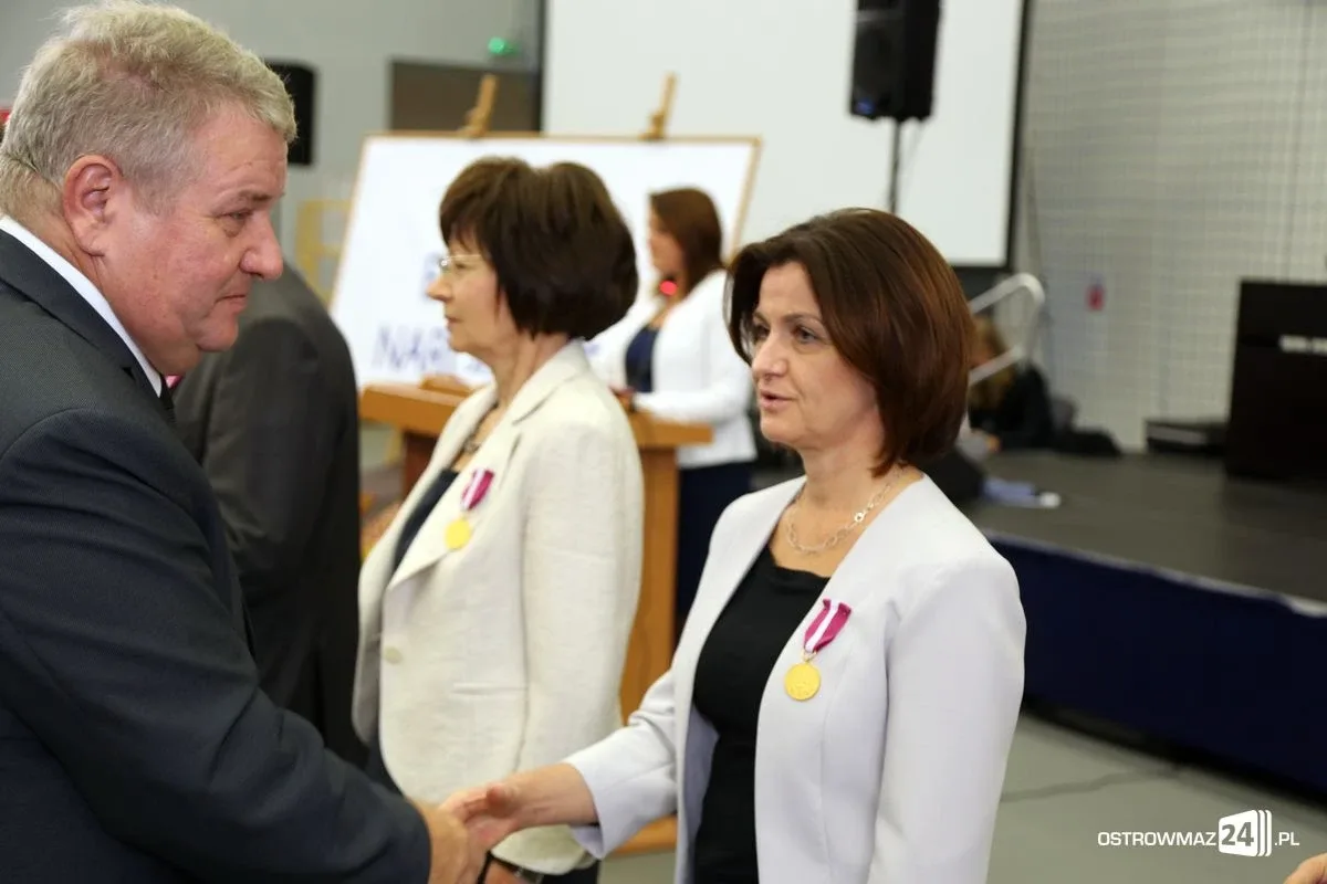 Uroczysta gala z okazji Dnia Edukacji Narodowej (zdjęcia, wideo)