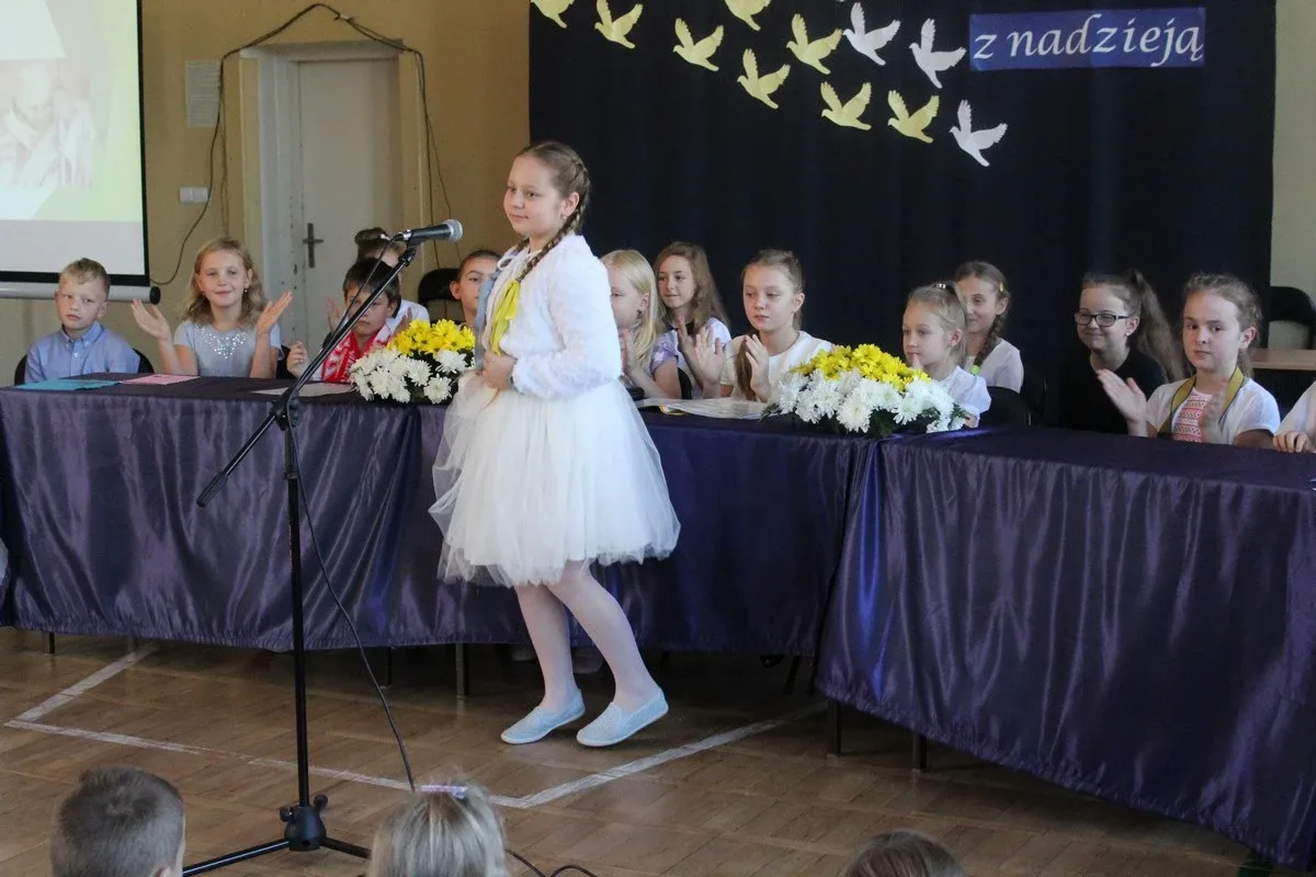 Najmłodsi w hołdzie papieżowi (zdjęcia)