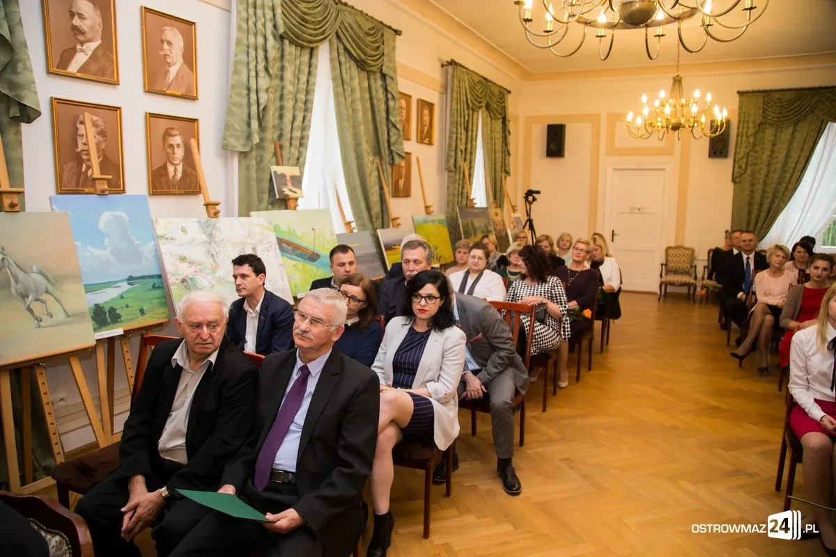 Miejskie obchody Dnia Edukacji Narodowej (zdjęcia, wideo)
