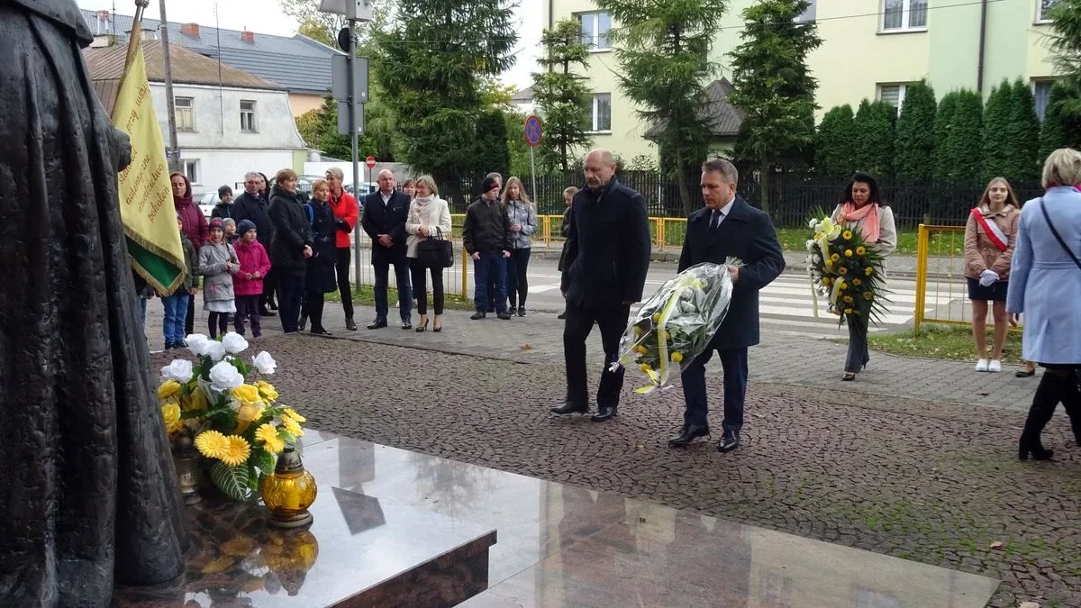 "Idźmy naprzód z nadzieją". Obchody Dnia Papieskiego w Ostrowi Mazowieckiej (zdjęcia)