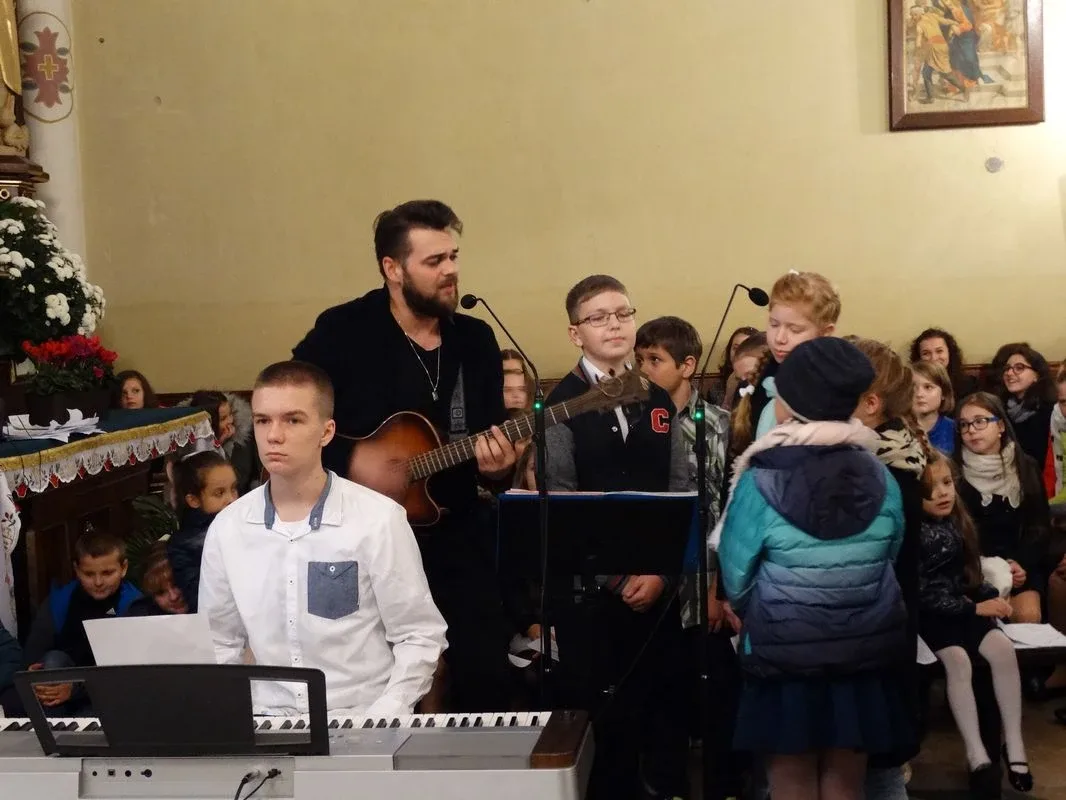 "Idźmy naprzód z nadzieją". Obchody Dnia Papieskiego w Ostrowi Mazowieckiej (zdjęcia)